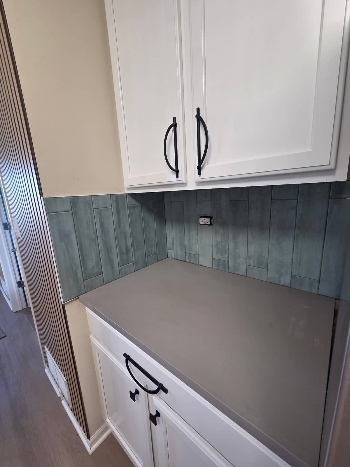 White cabinet countertops